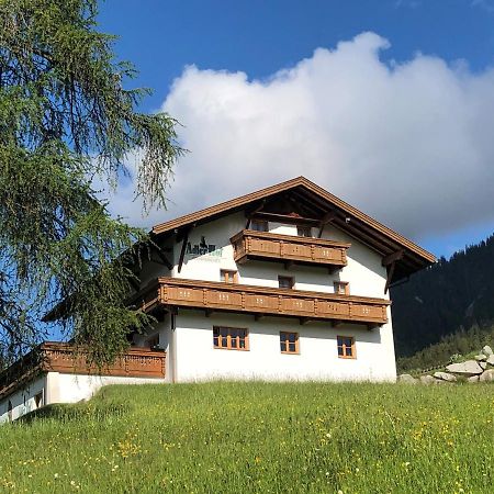 Adlerhof Apartment Лойташ Екстериор снимка